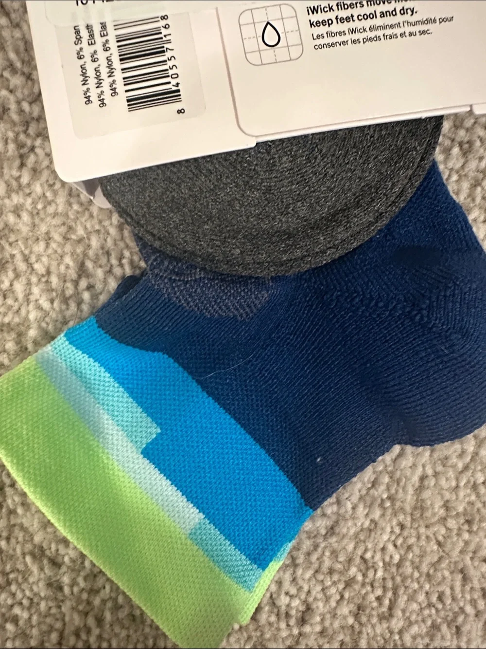 NWT feetures Elite Light Cushion Ankle Socks - Navy & Blue with Lime